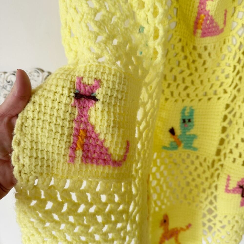 Vintage Handmade Yellow Crochet Knit Baby Blanket Animals Gender Neutral - Picture 3 of 8